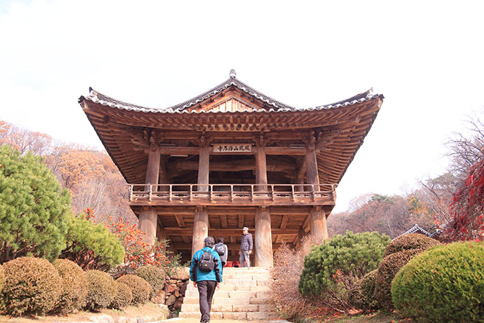  

Beomjonggak Pavilion is known to be one of the biggest bell tower in Korea. 
